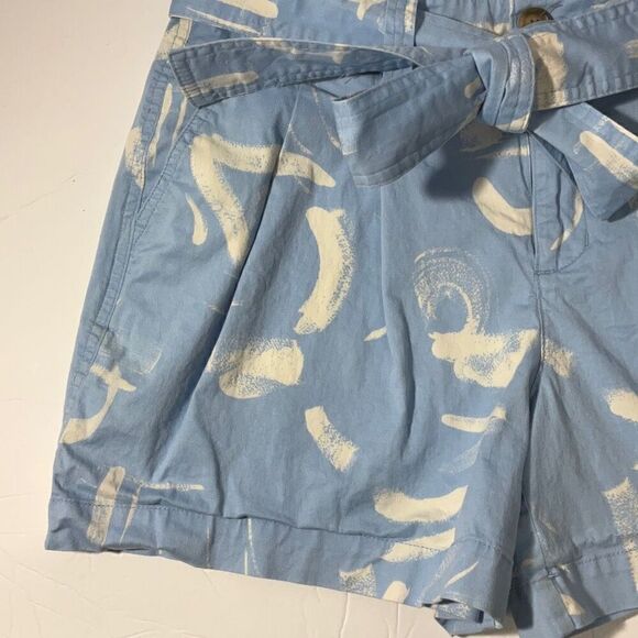 Light Blue and White Highrise Pleated Shorts With Tie Belt, 6 - Picture 5 of 14